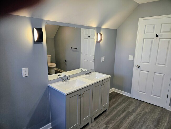 Building Photo - 1302 W 116th St