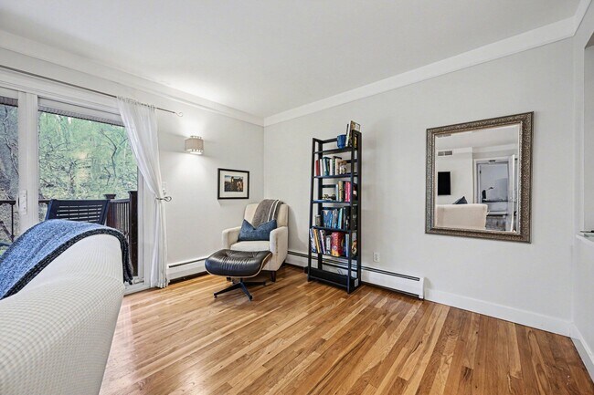 Building Photo - 1245 Island Dr