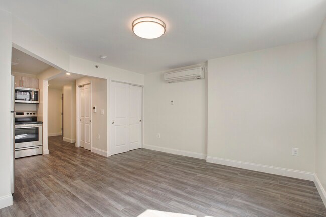 Building Photo - 531 Tinton Ave