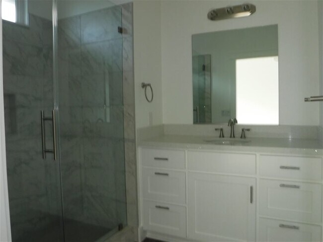 Building Photo - 813 Shasta St