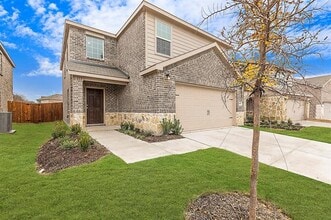 Building Photo - 345 Huntley St