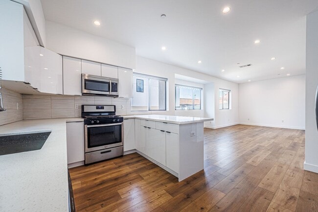 Building Photo - 705 Benton Wy