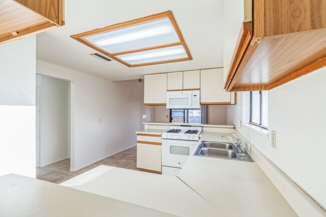 Building Photo - 78701 Ave 42