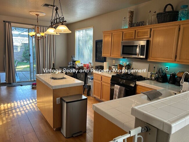 Building Photo - Charming Single-Story 3 Bedroom Home In South Natomas!!!