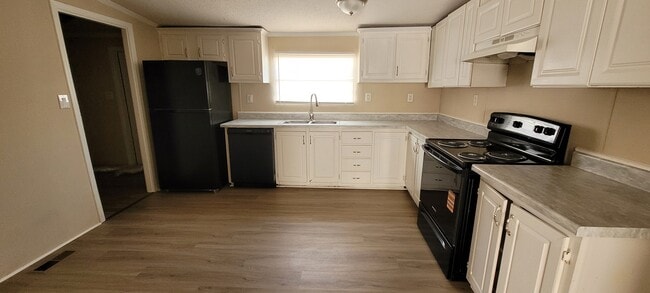 Building Photo - 724 Creek Ridge Rd