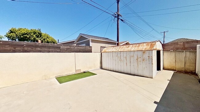 Building Photo - 5924 Whitewood Ave