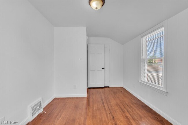 Building Photo - 15803 Delrey Ave