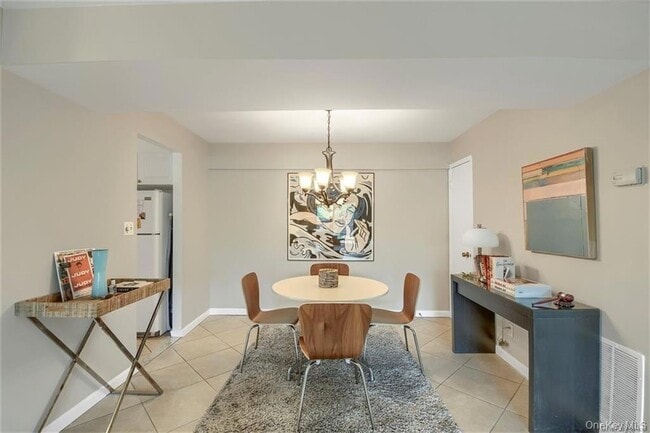 Building Photo - 6 Bronxville Glen Dr