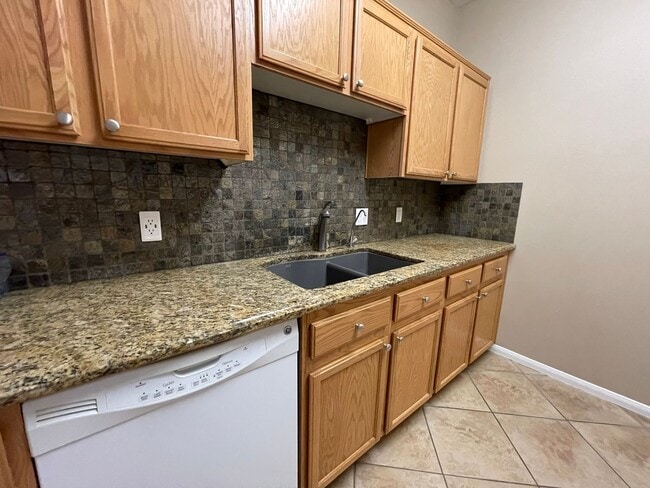 Building Photo - Mission Ridge Condos-Gorgeous 2nd Floor Un...