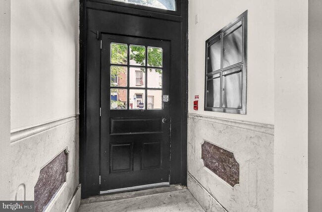 Building Photo - 2106 E York St