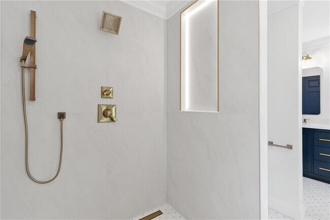 Building Photo - 1296 Hilton Dr