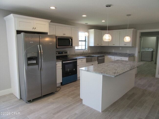 Building Photo - 2708 Amelia Ave