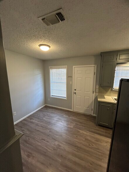 Breakfast nook - 4506 65th St