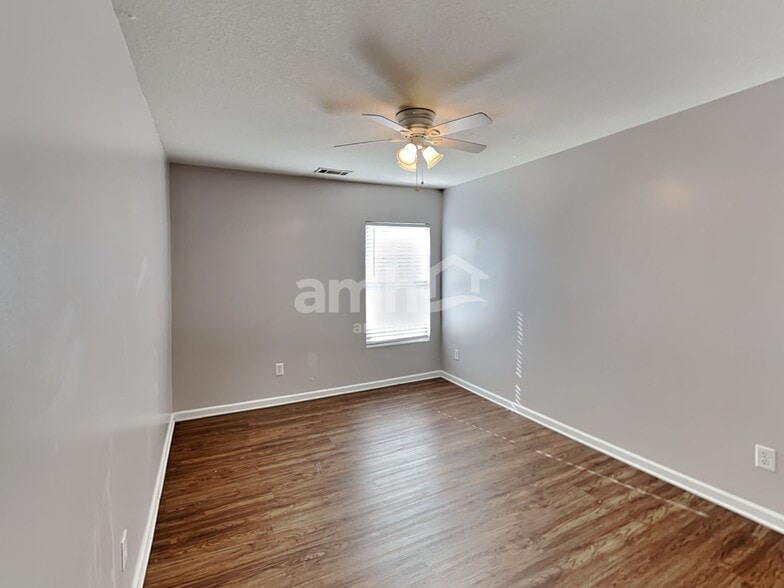 Building Photo - 2021 Sonoma Valley Dr