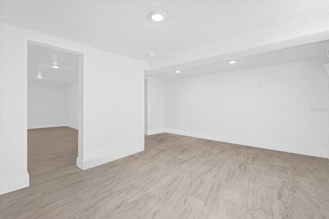 Building Photo - 5851 SE Drew Rd