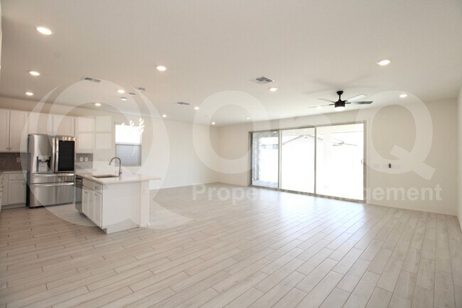 Building Photo - 3037 W la Mirada Dr