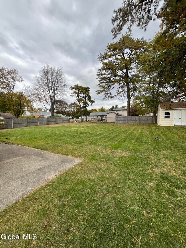 Building Photo - 36 Glenville St