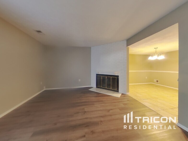 Building Photo - 1051 Dorset Dr