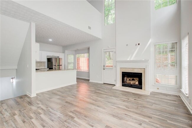 Building Photo - 2470 Stonegate Dr