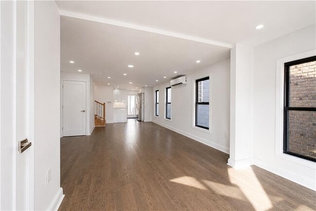 Building Photo - 2171 Hendrickson St