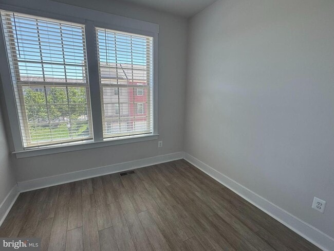 Building Photo - 213 Pomegranate Ln