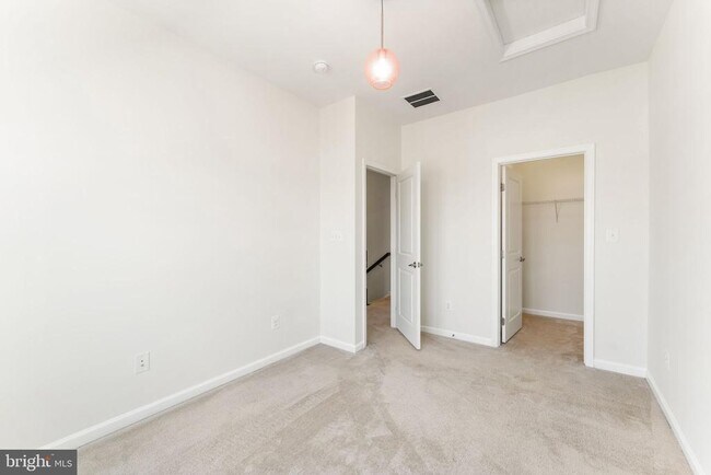 Building Photo - 41715 McMonagle Square