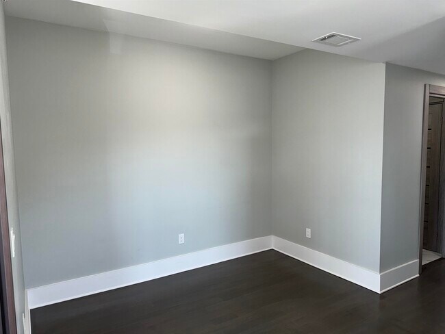 Building Photo - 76 Corbin Ave