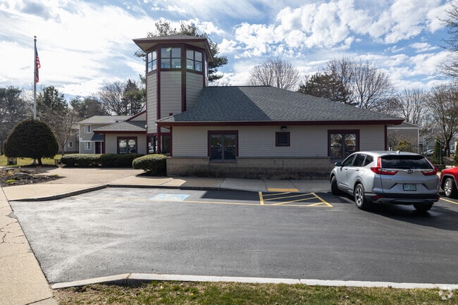 206 Amesbury St Lawrence, MA - Amesbury Gardens