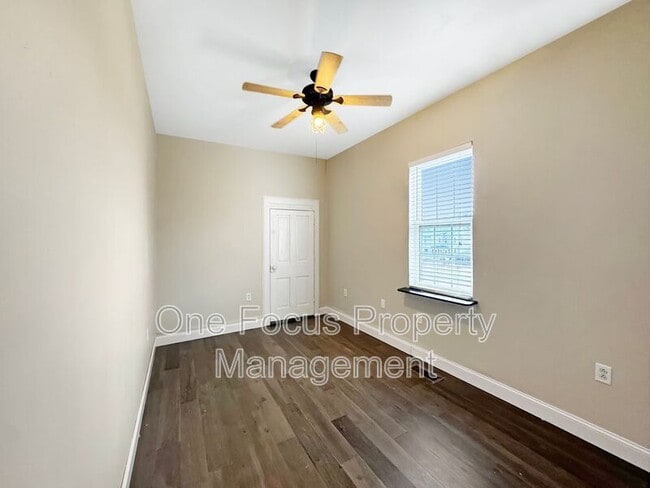 Building Photo - 909 Cooper St