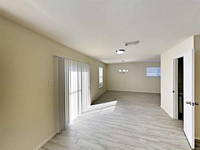 Building Photo - 12402 Grossmount Dr