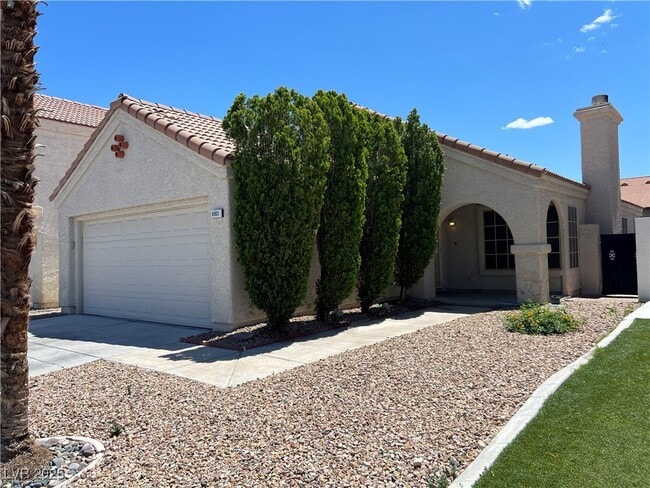 Building Photo - 8901 Clear Blue Dr