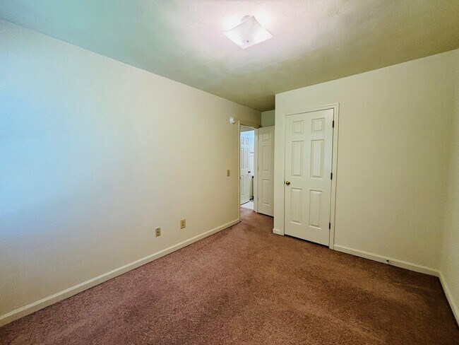 Building Photo - 2500 Ridge Rd