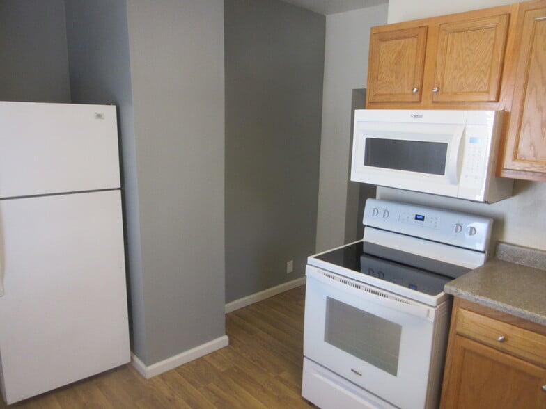 Building Photo - 307 W Columbia Ave