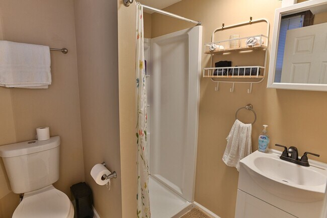 Building Photo - 119 Locust St