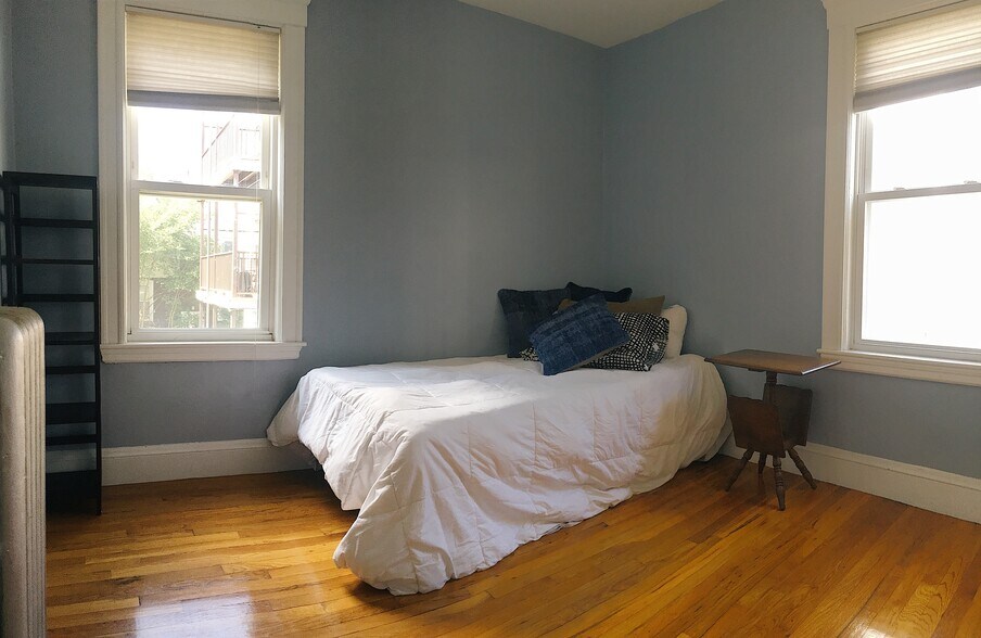 Building Photo - 52 Dimick St