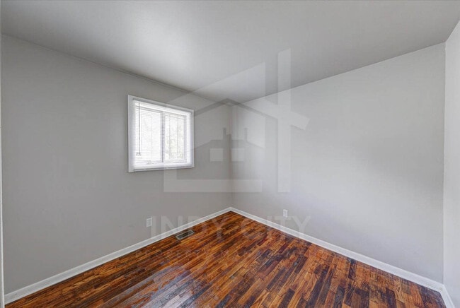 Building Photo - 3305 N Whittier Pl