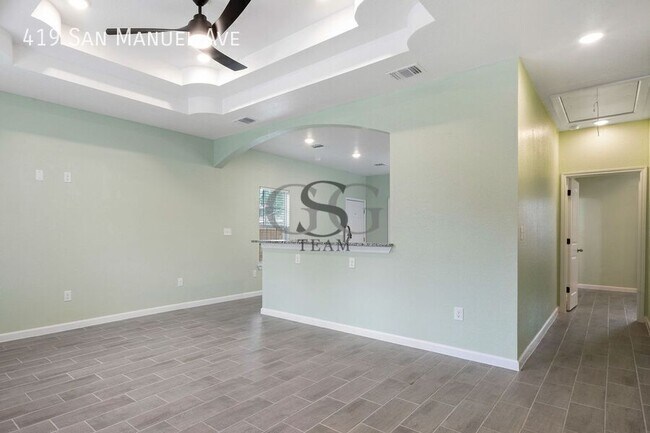 Building Photo - 419 San Manuel Ave