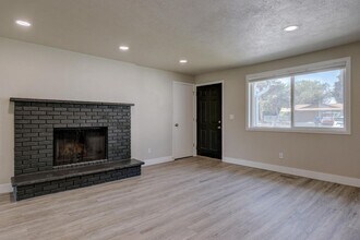 Building Photo - Complete Remodel near Boise River _ Pet Friendly!