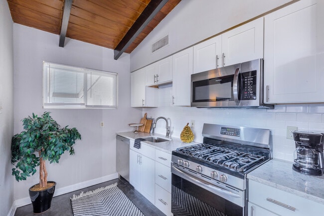 Building Photo - 7739 Peach Tree Ln