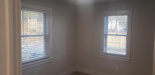 Building Photo - 453 Vineyard Ave