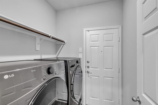 Building Photo - 935 Golden Willow Ln