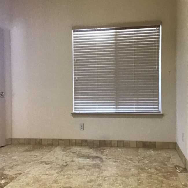 Building Photo - 4 Bedroom 2 Bath Home in Yuba City