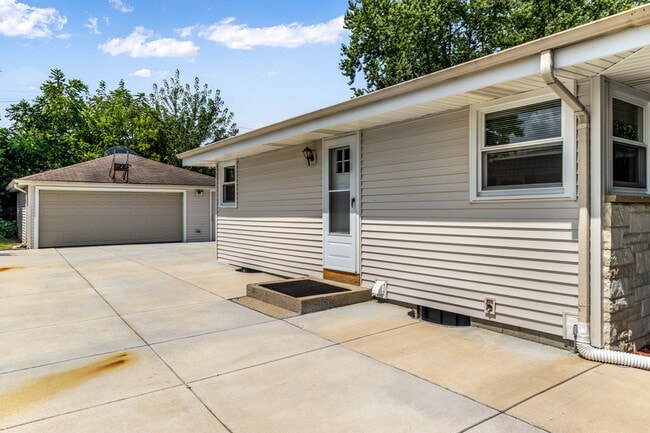 Building Photo - W148N8117 University Dr