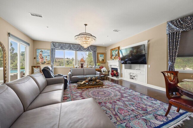 Building Photo - Exquisite Luxury Living in the Moorpark Country Club Estates