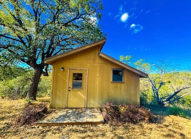 Building Photo - 209 Crest Dr