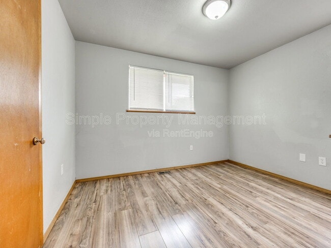 Building Photo - 1802 S Dille Ave