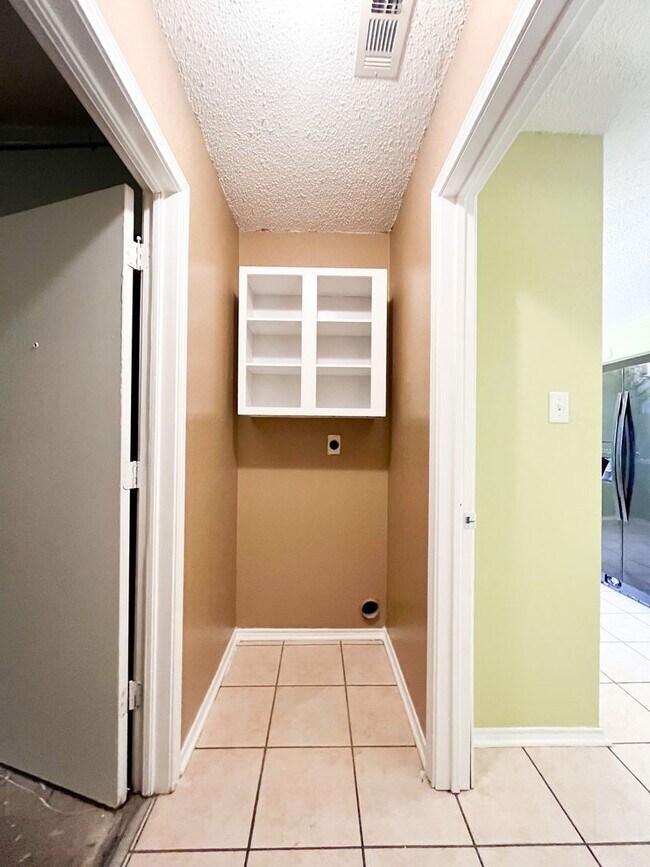 Building Photo - 3406 Bamboo Ln