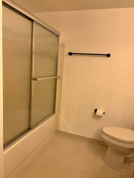 Building Photo - 2717 S Oakland Forest Dr