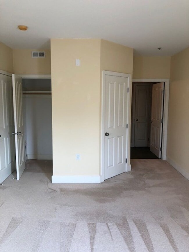 Building Photo - Riverfront Sandpiper Village Condo 2 Bedroom, 2 Baths!!