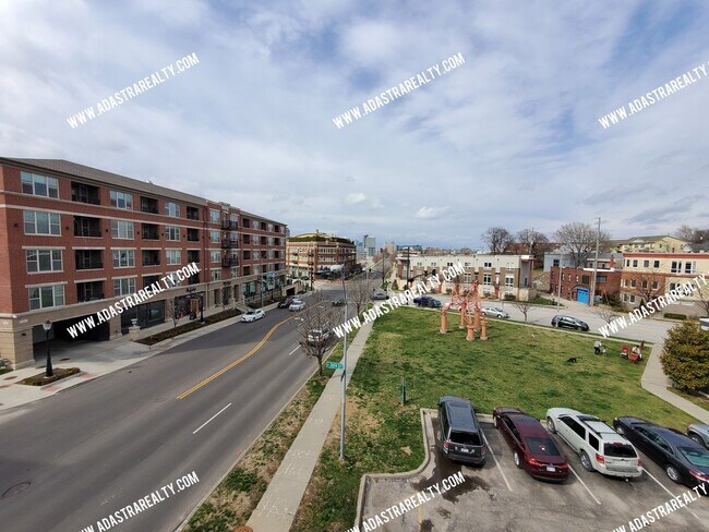 Building Photo - 3001 Gillham Rd